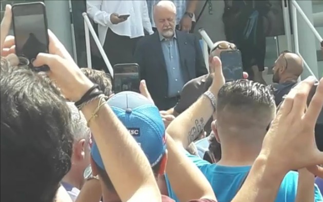 De Laurentiis  a Dimaro, i tifosi gli chiedono James: “Ci vuole pazienza, voglio vincere!”