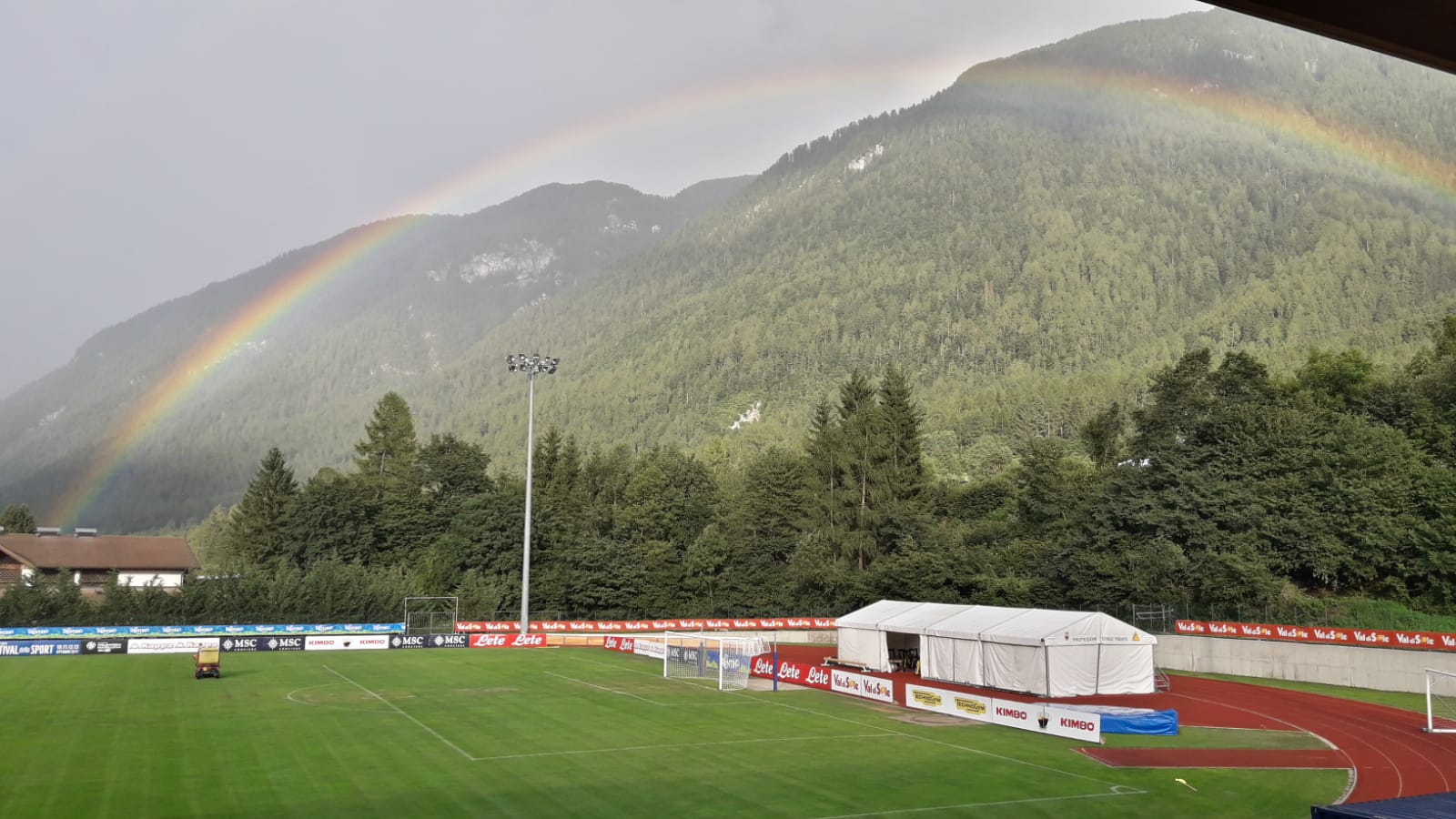 Qui Dimaro. Sabbia e arcobaleno sul finale di giornata