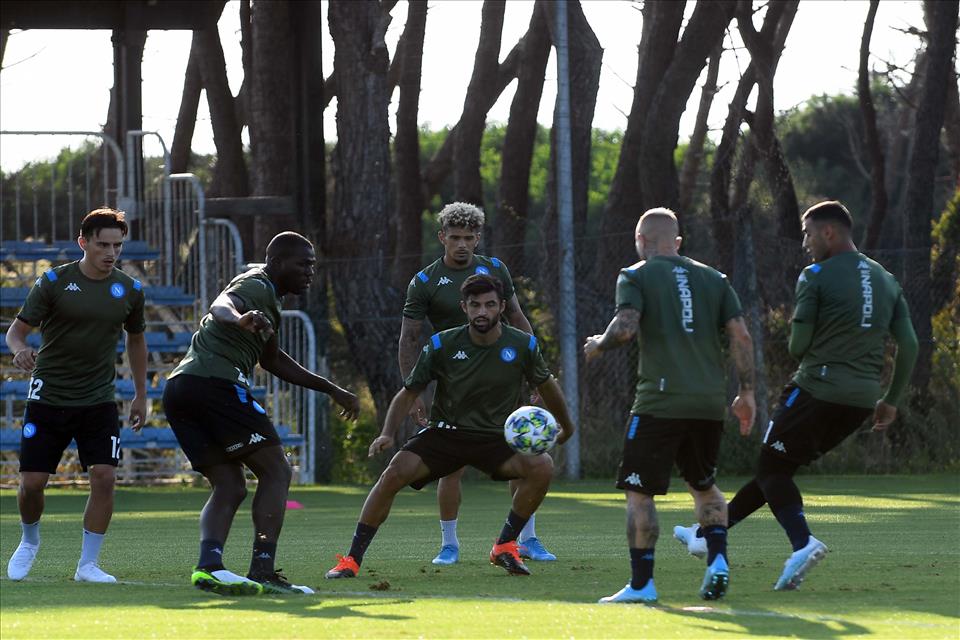 L’immunologo Le Foche: «In metropolitana più rischi che giocando a calcio»