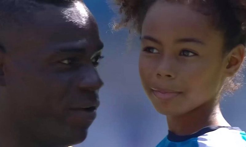 La scena di Balotelli con sua figlia è molto bella ma è anche normale (è l’Italia che è triste)