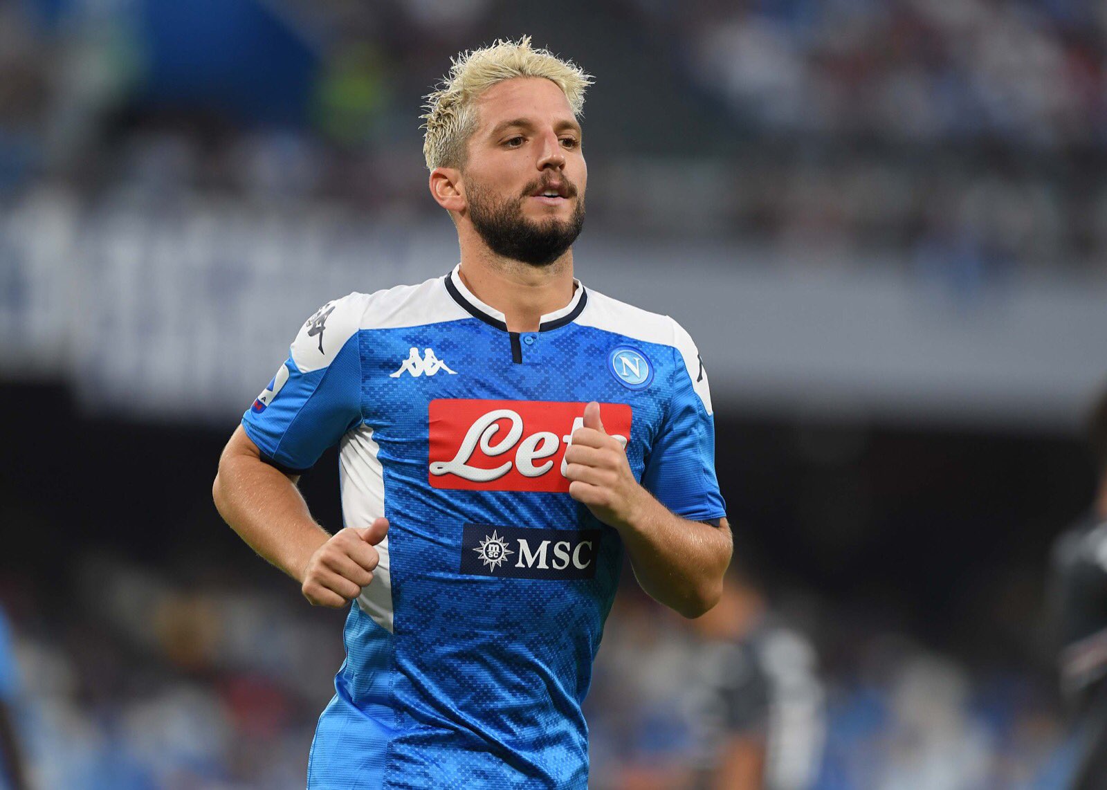 Il Napoli ritrova il copione di Ancelotti: 2-0 alla Sampdoria. Mertens è il divo, Elmas impressiona