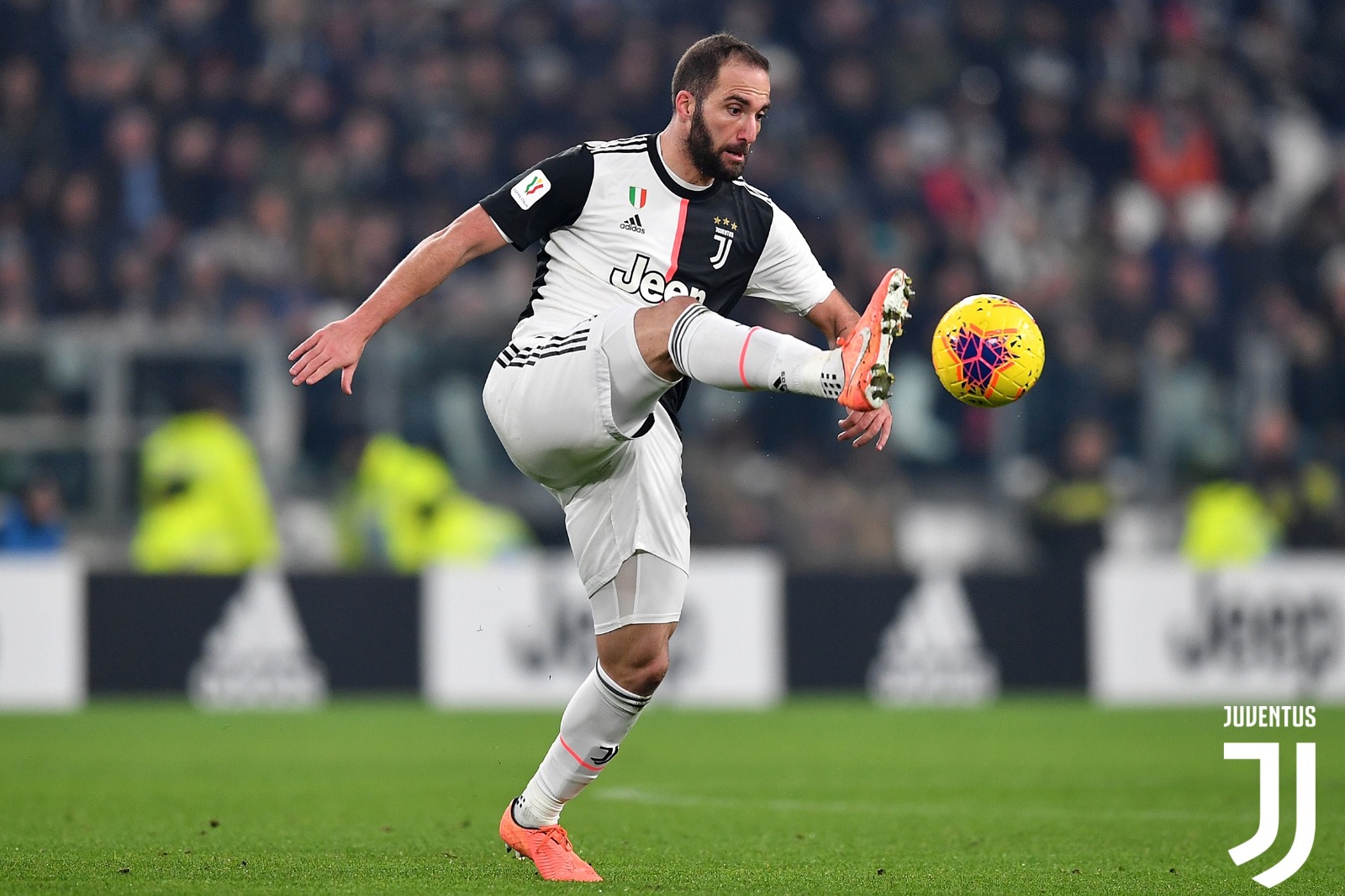 CorSport: la Juventus pensa a un escamotage per il rientro degli otto stranieri, e c’è il caso Higuain