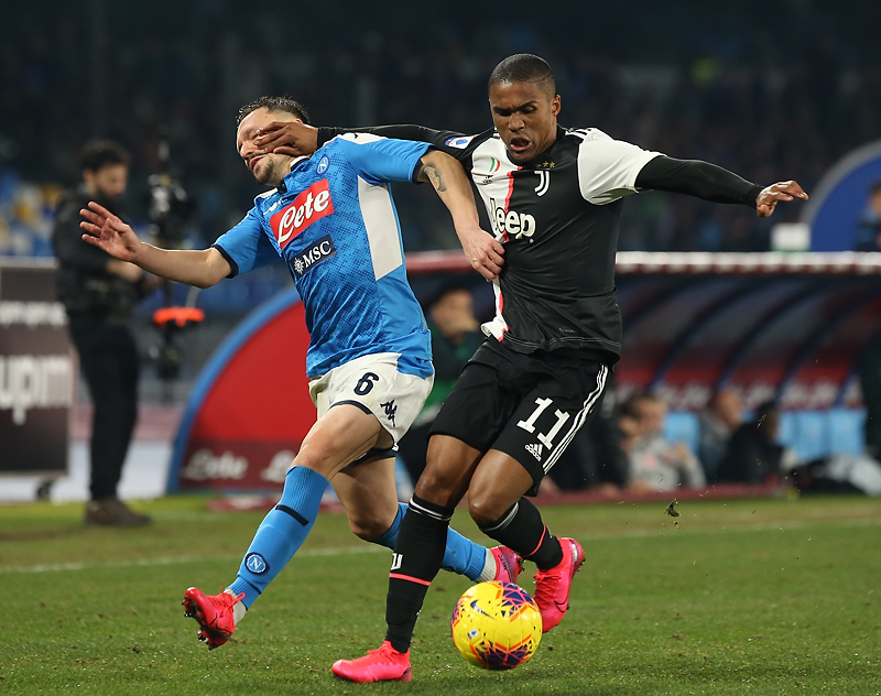 Il surreale dibattito a Sky Sport dove sembra che a essere fuorilegge sia l’Asl Napoli1 quindi lo Stato