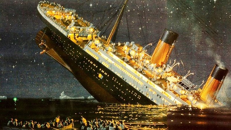 Il Titanic colpì un iceberg. Il Napoli sta affondando da solo