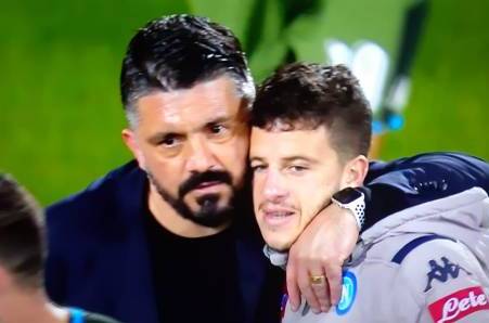 Il Napoli è fuori dalla Champions. Ma Mertens fa la pizza, Demme si chiama Diego, e il popolo è contento