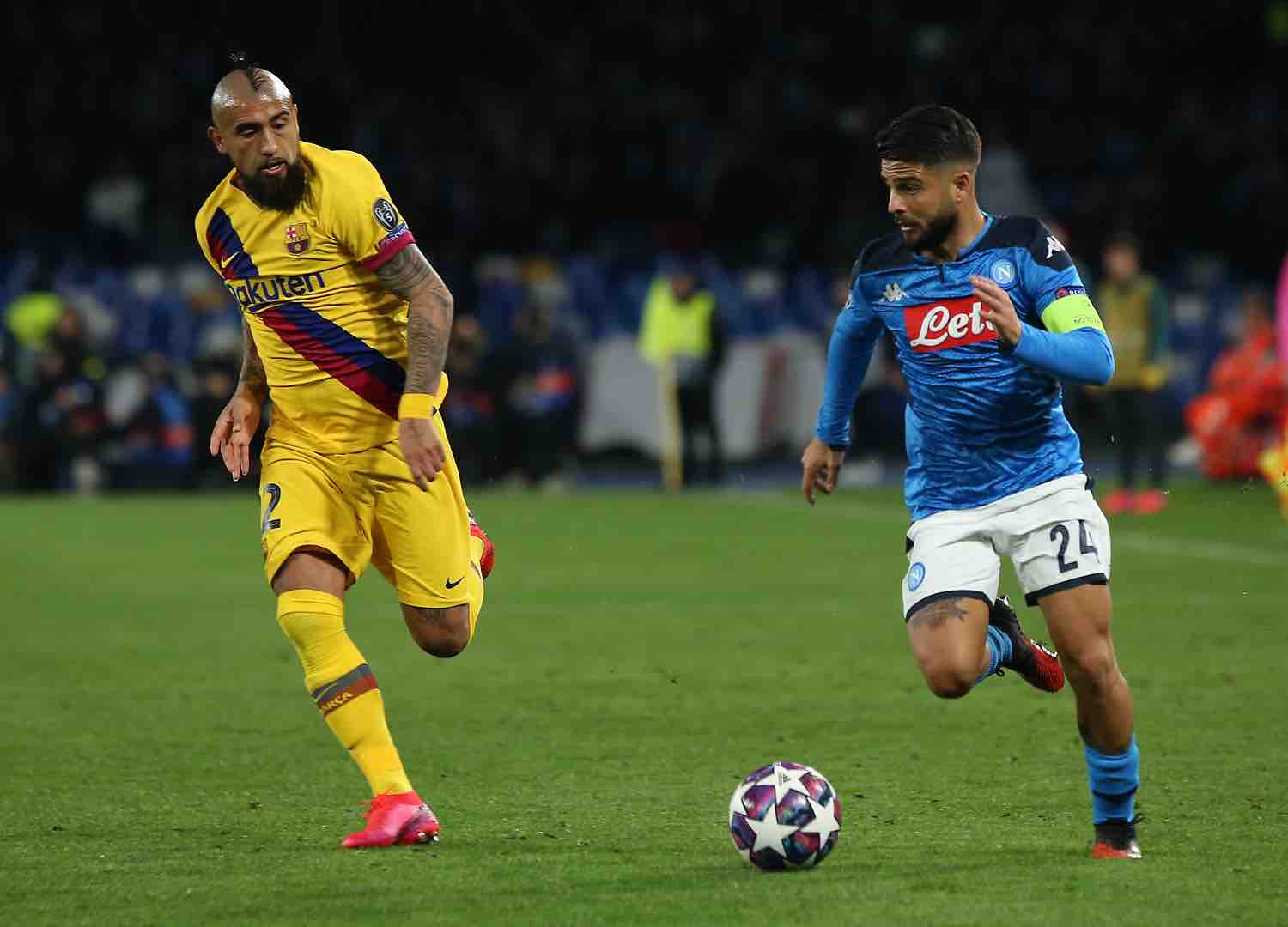 In un’altra dimensione il Napoli ha appena vinto a Barcellona, gol di Insigne (tiro a giro)