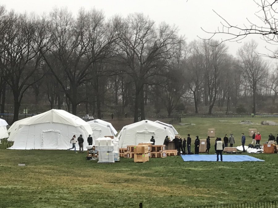 Stanno costruendo un ospedale da campo a Central Park