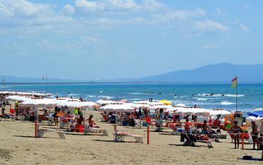 Il Cts al Governo: “preoccupati per il Sud tra movida e spiagge”