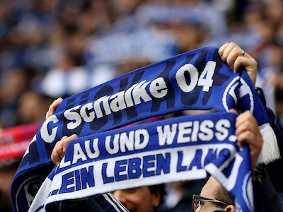 Lo Schalke 04 elimina la scritta Gazprom dalla maglia