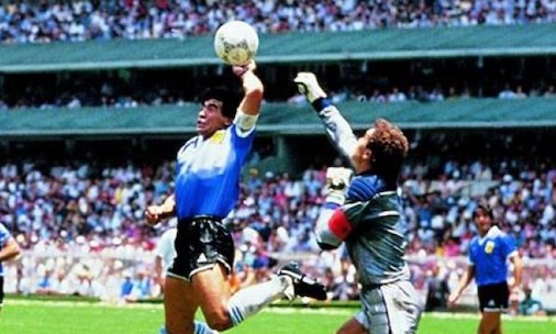 Maradona, il pallone del gol di mano all’asta il 16 novembre