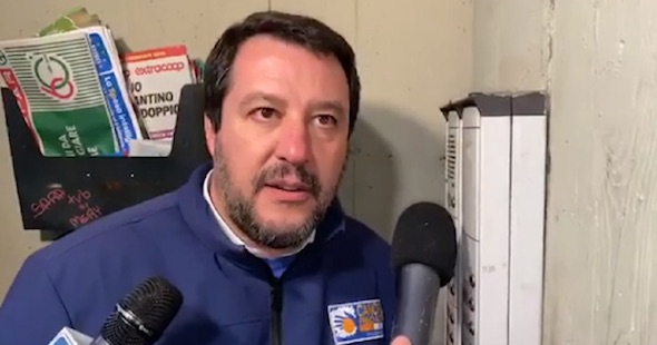 Aveva ragione Salvini. Arrestati per spaccio gli abitanti della casa di Bologna cui citofonò