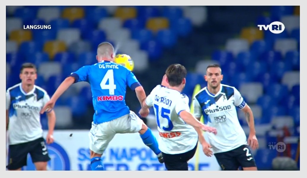 Il Napoli: azzurri e bergamaschi si confrontano e si equivalgono, lottano e non mollano