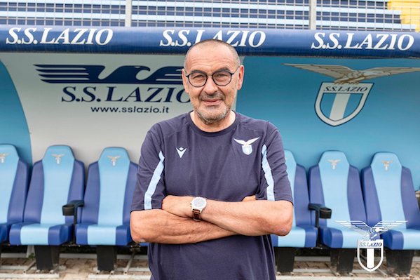 I tifosi della Lazio criticano Muriqi in ritiro, Sarri lo difende (VIDEO)