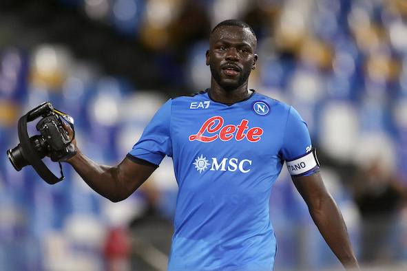 Koulibaly 9, fove ‘o meglio ‘ncampo: zaimmo d”a trasera, mettette ‘nu missiddo (assist) e ‘nu stuco (gol)