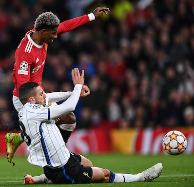 Lo United perde 3-0 in casa, Rashford neanche in panchina. Neville: «C’è qualcosa che non va con lui»