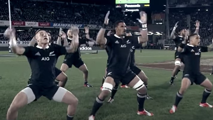 L’haka degli All Blacks è un brand commerciale, il Telegraph: «Nel rugby va abolito»