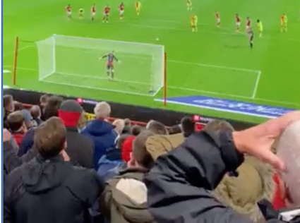 Il Nottingham Forest vince in rimonta con due gol oltre il 90esimo e i tifosi vanno in delirio (VIDEO)