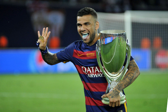 Dani Alves cambia la sua versione ma il video del locale lo inchioda