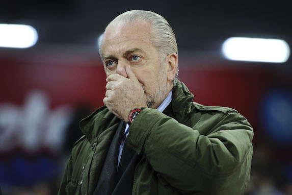 È surreale e masochistica la contestazione dei tifosi del Napoli a De Laurentiis