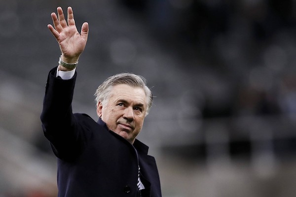 Ancelotti, applauso spontaneo dei giornalisti napoletani in sala stampa