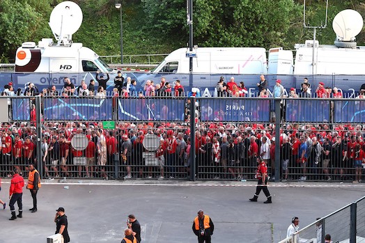 Finale Champions, la Uefa annuncia che rimborserà i tifosi per il caos dello Stade de France