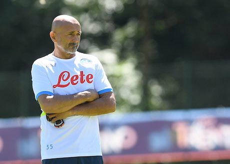 Spalletti con le rose in segno di solidarietà alle donne iraniane