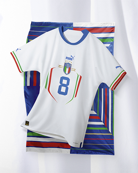 Italia, il nuovo kit Away: «celebra la cultura della Nazionale e il design»