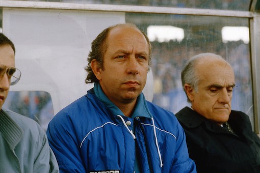 “Vive solo, non ride mai, non risponde alle domande cretine”. Sembra Spalletti, era Ottavio Bianchi