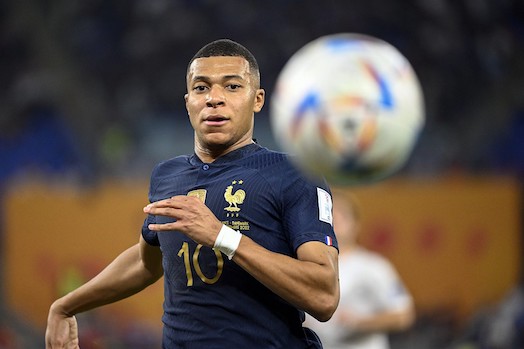 Mbappé, il Real Madrid non si muoverà fino ad agosto. Più il tempo passa più il prezzo cala (Marca)