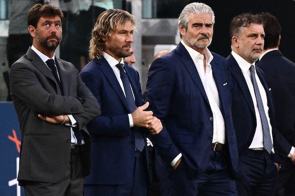 «Juventus, è un nuovo 2006. Dimissioni collegate al falso in bilancio. Ha deciso Elkann» (Sky)