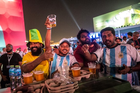 Qatar 2022, tifosi dell’Ecuador protestano allo stadio: “Vogliamo la birra” VIDEO