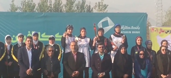 Iran, la campionessa di tiro con l’arco sale sul podio e si toglie il velo (VIDEO)