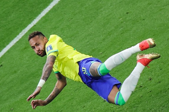 Neymar, infortunio al crociato e al menisco: “È il momento peggiore della mia vita”