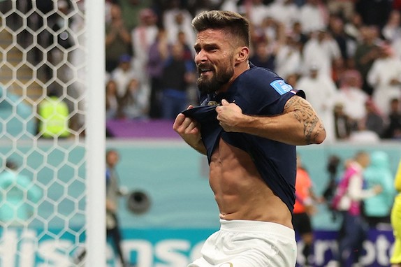 Uno dei misteri del calcio è perché Giroud non è considerato un calciatore fortissimo