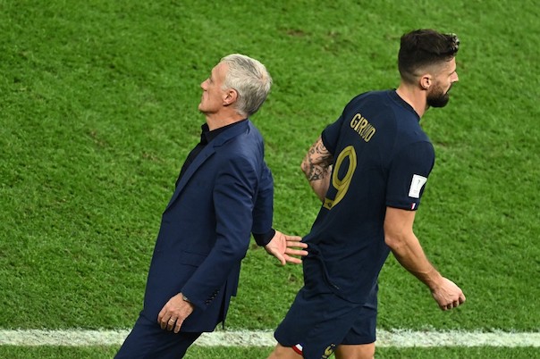 Giroud infuriato con Deschamps per la sostituzione al 40esimo (VIDEO)