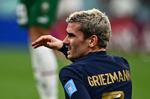 Griezmann, l’addio alla Francia: il 60% dei francesi lo voleva capitano al posto di Mbappé