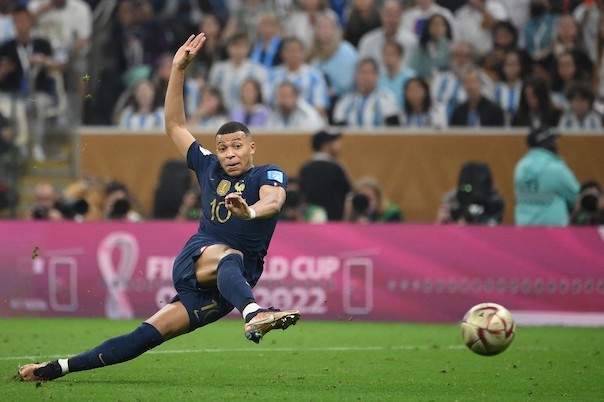 Mbappé arriva al Real Madrid quando ormai non hanno più bisogno di lui per vincere tutto (El Pais)