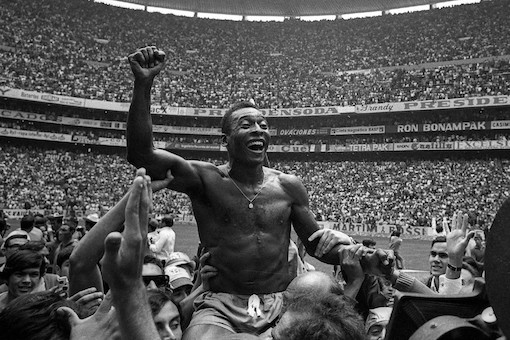 Pelé è morto a 82 anni: rese grande il Brasile, fu anche la prima vera icona del marketing