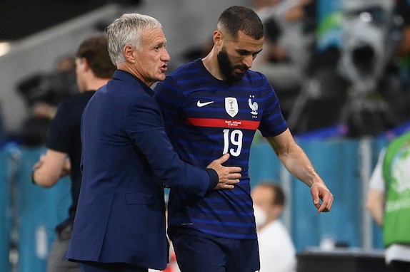 Deschamps: «Benzema? Non mi occupo degli inviti. La tua domanda è imbarazzante»