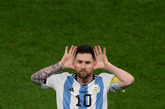 El Paìs: «Il “ca..o guardi!” di Messi è già storia, che noia il calcio igienico e puritano»