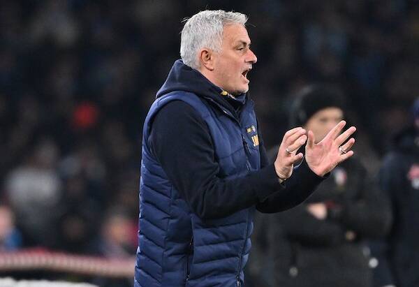 Mourinho voleva le scuse del quarto uomo, al suo rifiuto gli ha dato dell’uomo di merda (CorSport)