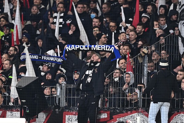 Alcuni ultras dell’Eintracht sono arrivati in aereo da Bergamo, ne sono attesi 700 in totale (CorSport)