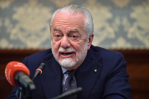 De Laurentiis: «Il bus con i calciatori? Per sicurezza è meglio festeggiare nello stadio»