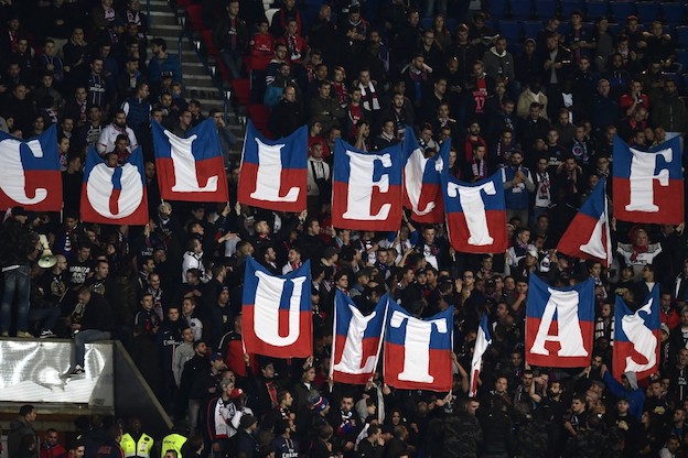 La Francia contro l’omofobia negli stadi: «La squadra di casa potrebbe perdere la partita a tavolino»