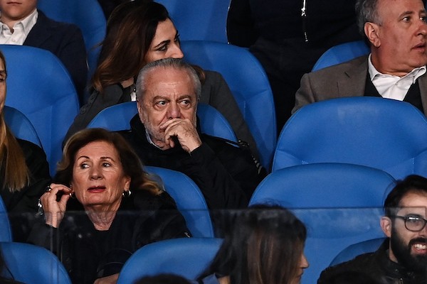 De Laurentiis rompa l’ultimo tabù: porti il Napoli a giocare fuori Napoli