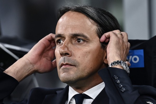 Inzaghi è già sofferente: 2-2 dell’Inter col Genoa. Mezza papera di Sommer, rigore regalato da Bisseck