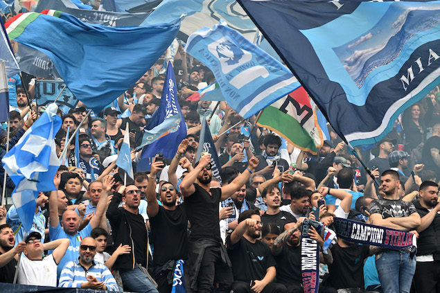 La lunga giornata dei tifosi per le strade di Napoli (VIDEO)