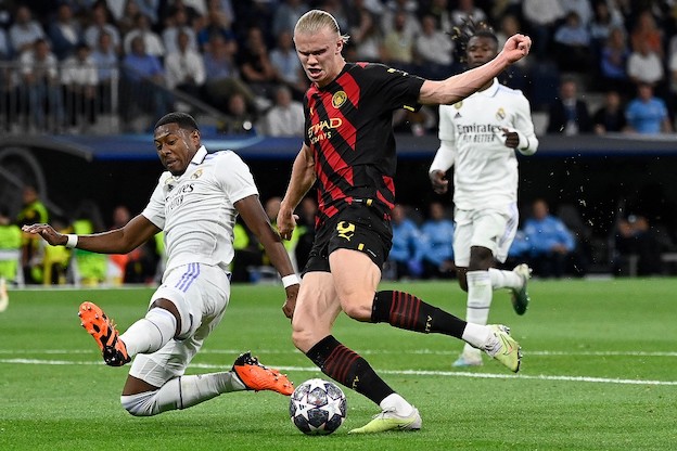 Papà Haaland scortato fuori dal Bernabeu, litigava con i tifosi del Real dopo il gol di De Bruyne (VIDEO)