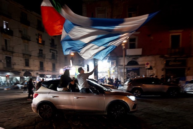 A Lecco la sera dello scudetto ho avuto paura con la mia bandiera del Napoli