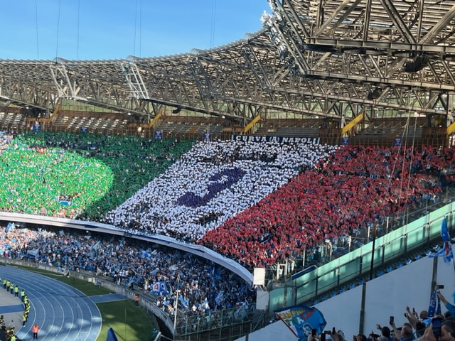 Grande festa al Maradona per Napoli-Sampdoria: presenta Stefano De Martino. Ospite Giorgio Armani